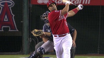 SEA@LAA: Pujols crushes a two-run shot for the lead