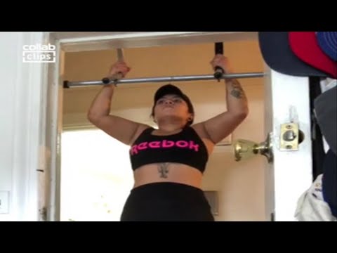 Woman falls from pull-up bar in doorway - Home fitness FAIL