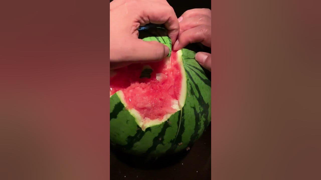 I never thought that opening melons is a physical effort, whoever wants