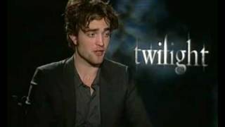 Funny Interview Moments with Robert Pattinson (2)