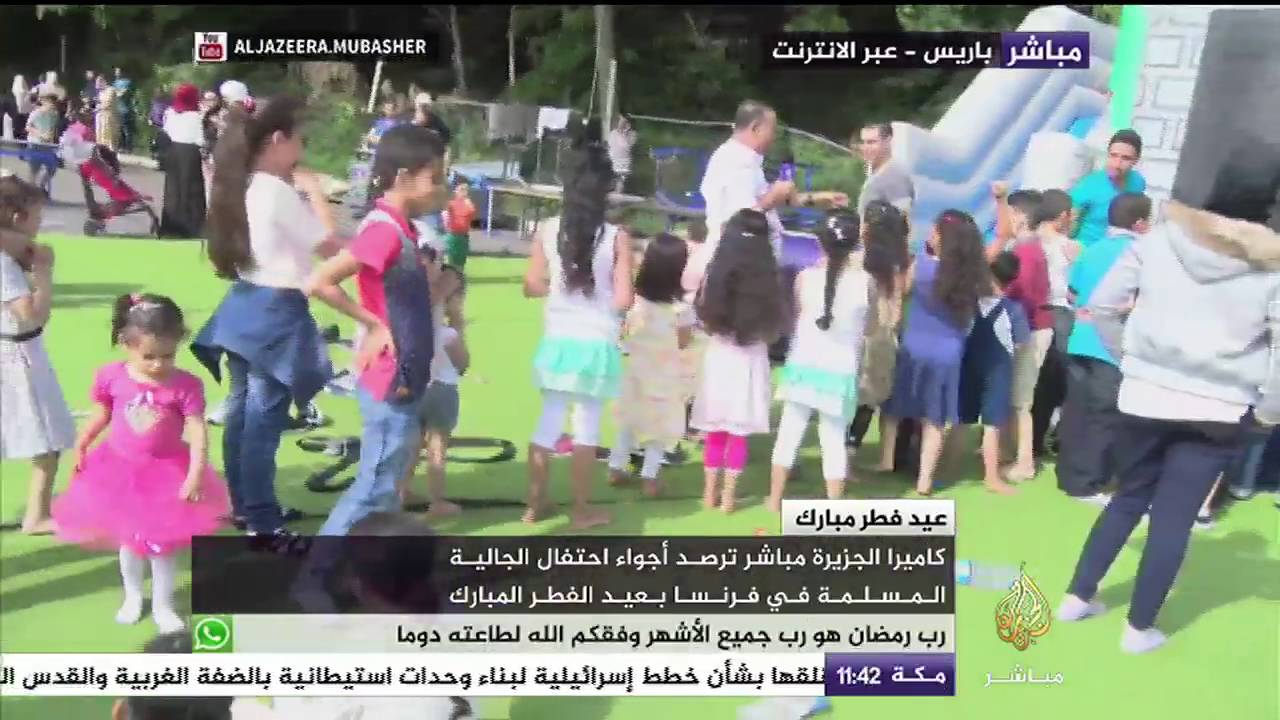 احتفال الجالية المسلمة في فرنسا بأول أيام عيد الفطر المبارك