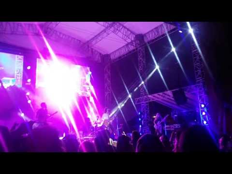 CHETES - COMPLETAMENTE (EN VIVO)