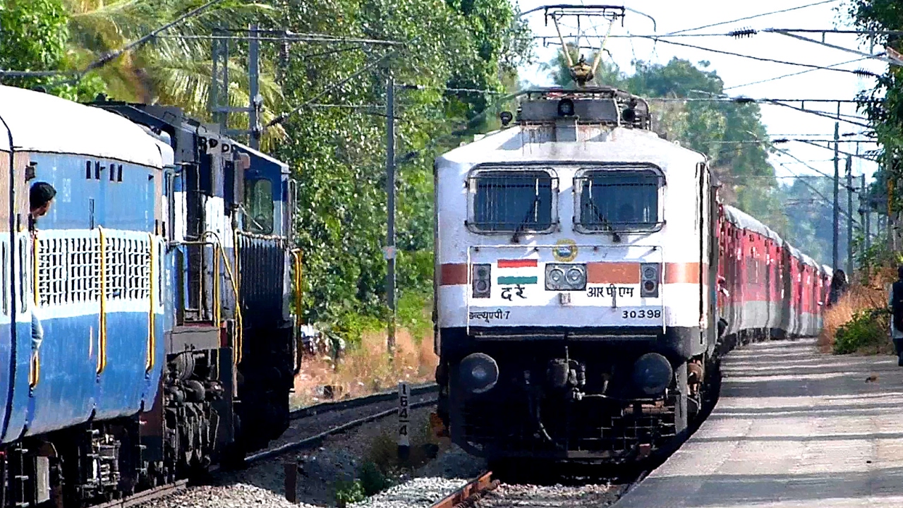 Trains Videos 2017 30th January !! And two freights . YouTube