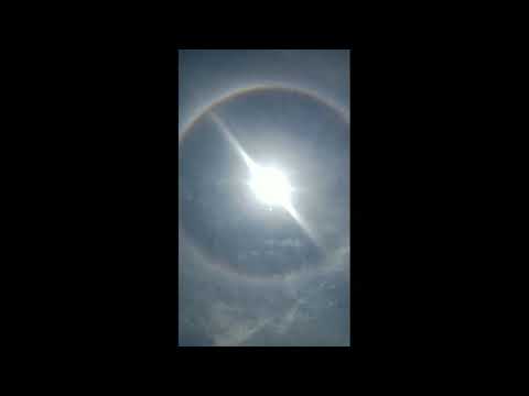 Video: Di Dalam Lingkaran Pelangi, UFO Biru Bergerak Mengelilingi Matahari Dengan Kecepatan Tinggi - Pandangan Alternatif