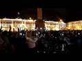 30 лет со дня гибели Виктора Цоя. Уличные музыканты на Дворцовой площади поют "Легенду"