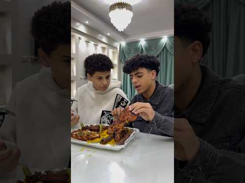 بينقي الفراخ المشوية من قدام صاحبه 