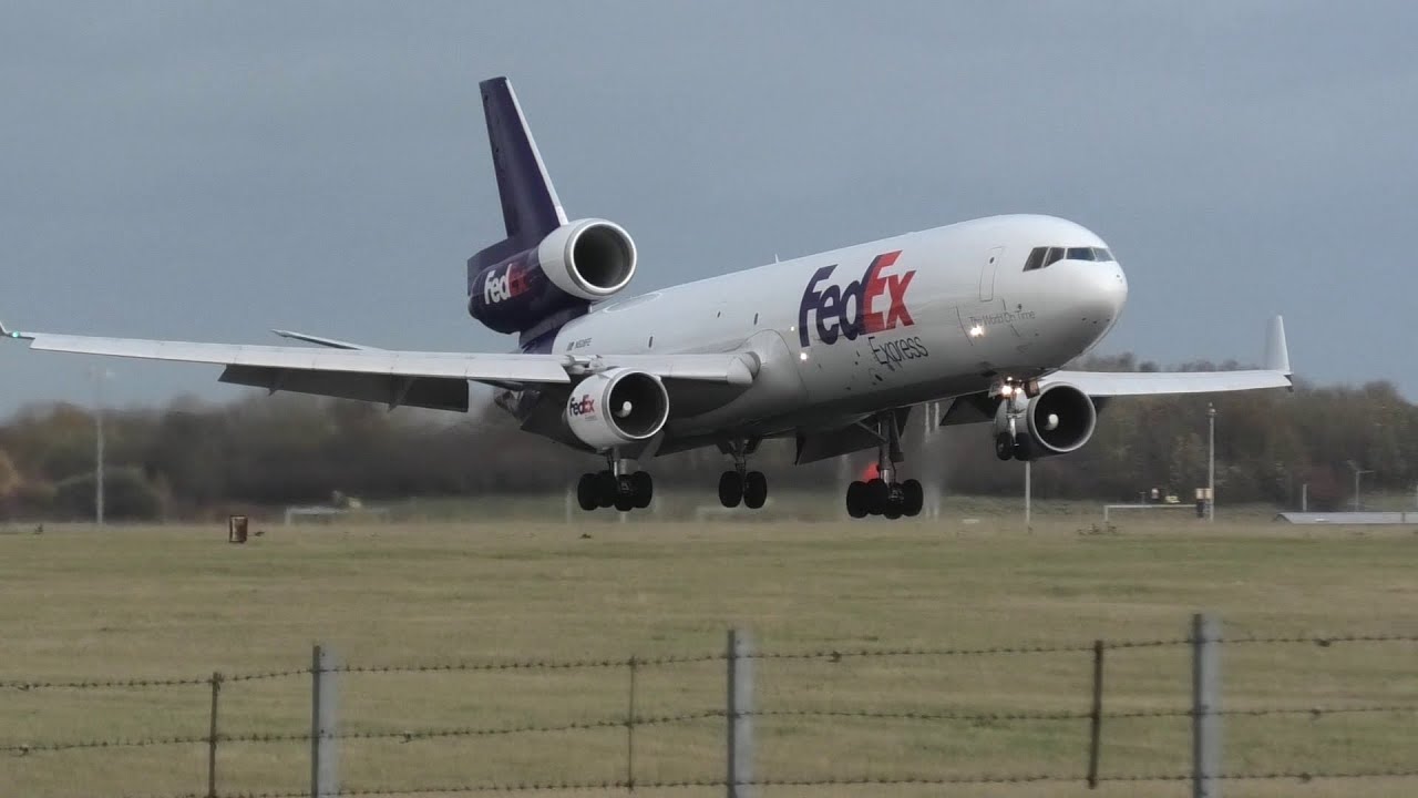 Stansted Airport (STN) 3 - Arrivals and Departures