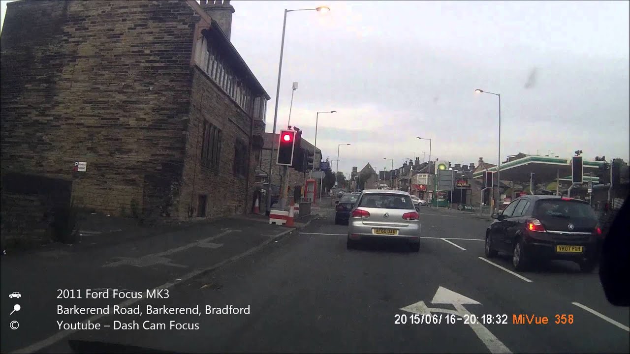 BARKEREND: Dangerous Red Light Jump!