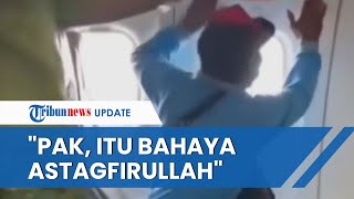 Video Detik-detik Kades Blora Iseng Buka Pintu Darurat Pesawat, Diingatkan tapi Tak Menggubris