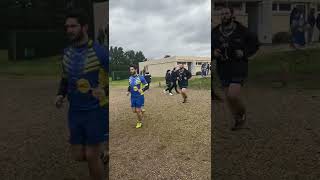 Les Joueurs Du Rcmc Rentrent Sur Le Terrain Avant Leur Match Décisif Contre Le Paris Rc 15.