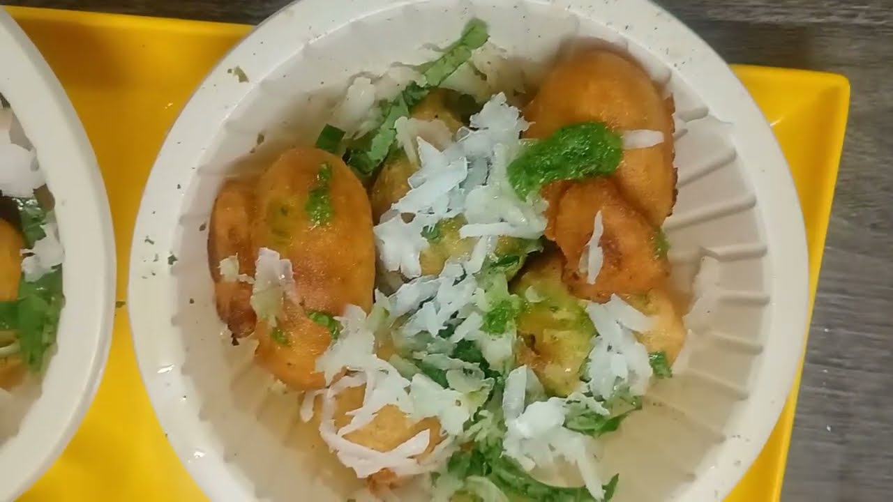 दिल्ली वाले राम लड्डू, स्पेशल मूलीकस व हरी चटनी के साथ Moong Dal Pakodi Chaat