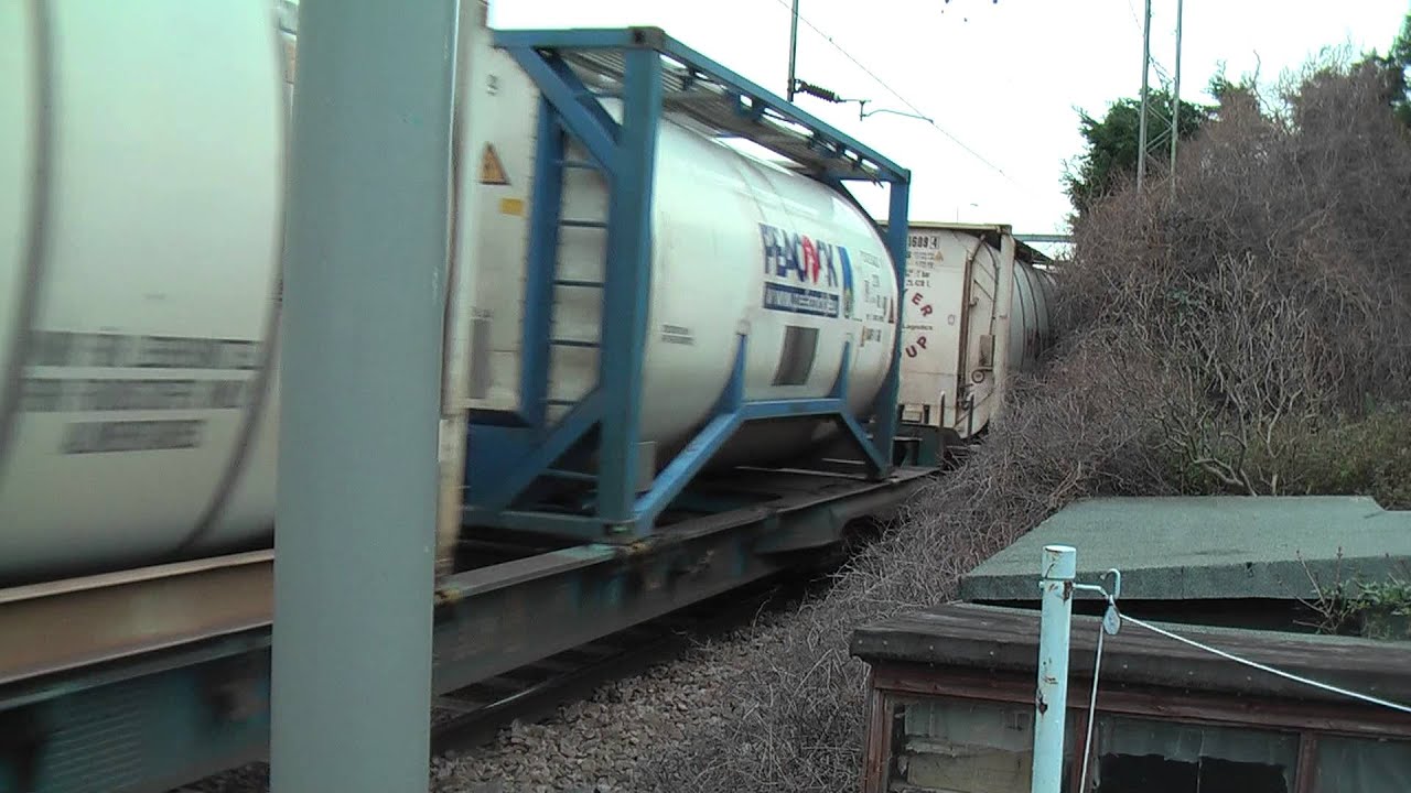 70007 on 4L57 Daventry to Tilbury I.r.f. on 14/02/2012 at Barking
