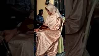 Wanita cantik ini membaca Al'Quran,  Subhanallah suaranya merdu bangat