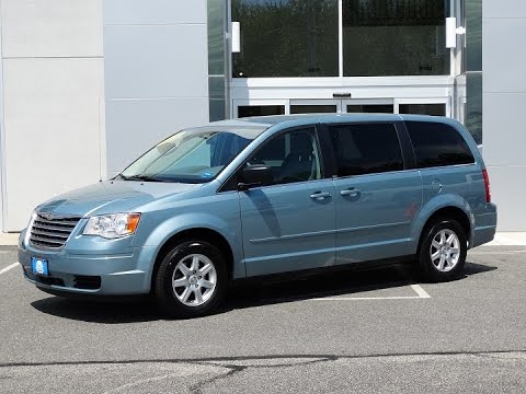 2010 town and country minivan