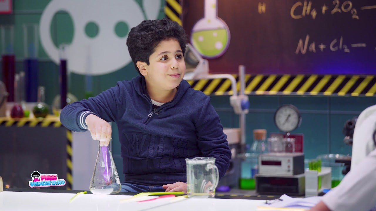 ميس اندرستاند اياد يجري اختبارات الذكاء في "غرفة العلوم YouTube