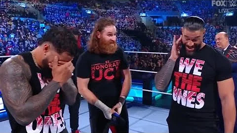 Sami Zayn makes Roman Reigns and Jey Uso break Character 😂
