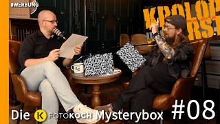 Die Foto Koch Mysterybox #08 – Farbfilm vergessen!? 📷 Krolop&Gerst
Es ist wieder Zeit, eine weitere mysteriöse Box aus dem Hause Foto Koch zu öffnen! Was könnte diesmal drin sein? Es ist auf jeden Fall sehr farblos. Und damit streng genommen nicht monochrom, sondern achromatisch. Und damit vor allem etwas, was Thilos Herz höher schlagen lässt.
Übrigens: Wie gefällt euch unser neues Setup? Wir finden es sehr gemütlich!
Ricoh GR IV Monochrome: https://www.fotokoch.de/Ricoh-GR-IV-Monochrome_64260.html?partnerid=10566&utm_source=krolop-gerst&utm_medium=affiliate *
Squarehood Gegenlichtblende: https://www.fotokoch.de/Squarehood-Gegenlichtblende-Ricoh-GR-IV-Glass-V2-Haze_70502.html?partnerid=10566&utm_source=krolop-gerst&utm_medium=affiliate *
Thumbgrip: http://fotokoch.de/Squarehood-Daumenauflage-Ricoh-GR-IV-Messing_70055.html?partnerid=10566&utm_source=krolop-gerst&utm_medium=affiliate *
Nutze Radiant zur schnellen und unkomplizierten Bildoptimierung: https://kg-link.com/radiant
KAMERA-AUSRÜSTUNG:
🎥 NIKON Z9: https://www.fotokoch.de/Nikon-Z9-Gehaeuse_40748.html?partnerid=10566&utm_source=krolop-gerst&utm_medium=affiliate *
🎥 Fernsteuerungshandgriff MC-N10: https://www.fotokoch.de/Nikon-MC-N10-Fernsteuerung-Handgriff_64819.html?partnerid=10566&utm_source=krolop-gerst&utm_medium=affiliate *
🔎 mit NIKKOR 24-70mm 2.8: https://www.fotokoch.de/Nikon-Nikkor-Z-70-200mm-f-2-8-VR-S-Nikon-Z_84202.html?partnerid=10566&utm_source=krolop-gerst&utm_medium=affiliate *
🔎 mit NIKKOR 70-200mm 2.8: https://www.fotokoch.de/Nikon-Nikkor-Z-70-200mm-f-2-8-VR-S-Nikon-Z_84202.html?partnerid=10566&utm_source=krolop-gerst&utm_medium=affiliate *
🔎 mit NIKKOR 28-75mm 2.8: https://www.fotokoch.de/Nikon-Nikkor-Z-28-75mm-f-2-8-Nikon-Z_45399.html?partnerid=10566&utm_source=krolop-gerst&utm_medium=affiliate *
🔎 mit NIKKOR 105mm 2.8: https://www.fotokoch.de/Nikon-Nikkor-Z-MC-105mm-f-2-8-VR-S-Nikon-Z_41797.html?partnerid=10566&utm_source=krolop-gerst&utm_medium=affiliate *
🔎 mit NIKKOR 35mm 1.8: https://www.fotokoch.de/Nikon-Nikkor-Z-35mm-f-1-8-S-Nikon-Z_80446.html?partnerid=10566&utm_source=krolop-gerst&utm_medium=affiliate *
🔎 NIKKOR 14-24mm 2.8 https://www.fotokoch.de/Nikon-Nikkor-Z-14-24-mm-f-2-8-S-Nikon-Z_64312.html?partnerid=10566&utm_source=krolop-gerst&utm_medium=affiliate *
ZUBEHÖR:
📹 DJI Ronin RS 4 Pro: https://www.fotokoch.de/DJI-RS-4-Pro-Combo_12692.html?partnerid=10566&utm_source=krolop-gerst&utm_medium=affiliate *
🔈 Hollyland LARK M2S: https://www.fotokoch.de/Hollyland-LARK-M2S-Mini-Combo_21870.html?partnerid=10566&utm_source=krolop-gerst&utm_medium=affiliate *
💡 Zhiyun MOLUS X200: https://www.fotokoch.de/Zhiyun-MOLUS-X200-LED-COB-Light-RGB-Combo_63519.html?partnerid=10566&utm_source=krolop-gerst&utm_medium=affiliate *
⭕ Insta360 X5: https://www.fotokoch.de/Insta360-X5-Essentials-Bundle_32584.html?partnerid=10566&utm_source=krolop-gerst&utm_medium=affiliate *
# Wenn dir das Video gefallen hat, gib uns doch als kleines Dankeschön einen Daumen nach oben und abonniere unseren Kanal, um keine neuen Videos mehr zu verpassen!
Viel der von uns genutzten Musik stammt von Artlist. Für video-affine Menschen ist das definitiv eine sinnvolle Sache, die man sich mal anschauen sollte.
https://kg-link.com/artlist-affiliate *
Aus der gleichen Schmiede kommt übrigens ebenfalls mit Abo-Modell ein Portal für Stock-Videos.
https://kg-link.com/artgrid-affiliate *
Krolop & Gerst BLOG: https://blog.krolop-gerst.com
Krolop & Gerst STORE: https://store.krolop-gerst.com
Krolop & Gerst WORKSHOPS: https://workshops.krolop-gerst.com
Krolop & Gerst bei FACEBOOK: https://www.facebook.com/krolopgerst
Krolop & Gerst bei INSTAGRAM: https://instagram.com/krolopgerst
Die mit * gekennzeichneten Links sind Affiliate-Links. Die Links hängen mit dem Partnerprogramm von Amazon zusammen. Sie dienen dem potentiellen Käufer als Orientierung und verweisen explizit auf bestimmte Produkte. Sofern diese Links genutzt werden, kann im Falle einer Kaufentscheidung eine Provision ausgeschüttet werden. Ihr könnt euch die Produkte natürlich auch gerne woanders kaufen. Die Foto Koch Mysterybox #08 – Farbfilm vergessen!? 📷 Krolop&Gerst