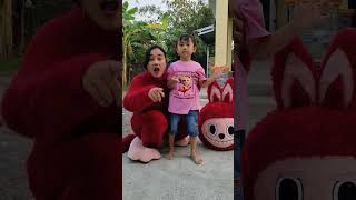 Sepatu Adek Dipake Ayam