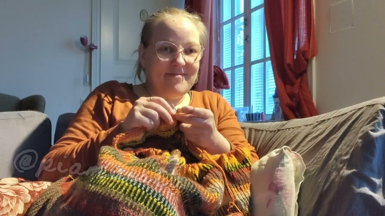 100 Päivää osa 60 - sohvaperunasimulaattori eli neulotaan ja katsotaan telkkaria naamalla.