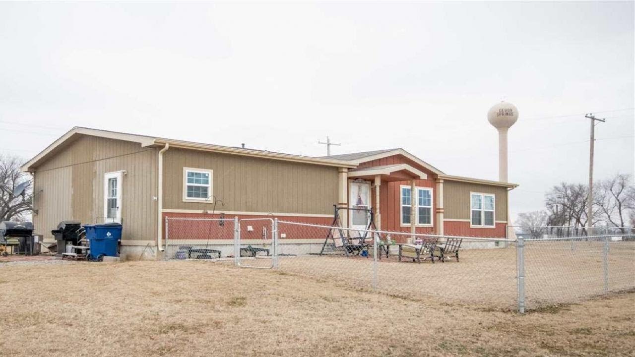 805 1st St, Geuda Springs, KS Presented by The Roy Group Team Real