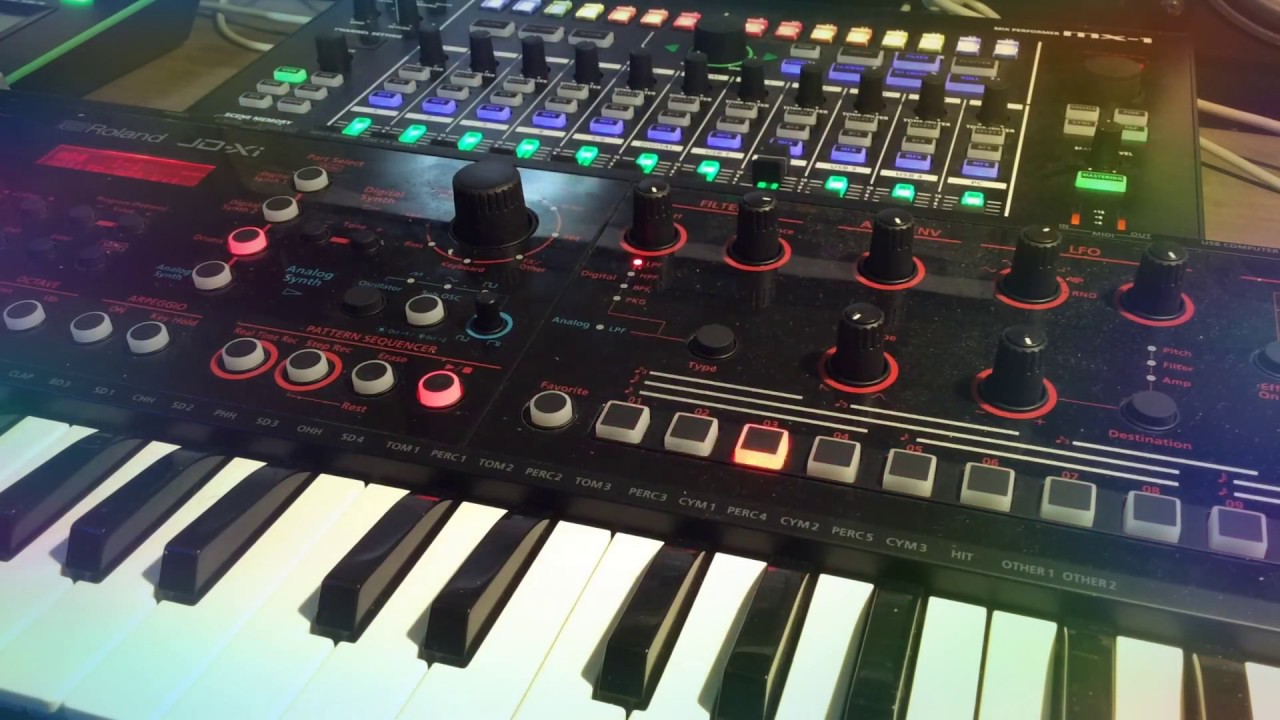 Смотреть «Poly Dolphin - Analytic Sphere (Loop Music-06) (Making Movie) [Roland AIRA & JD-X]» на YouTube