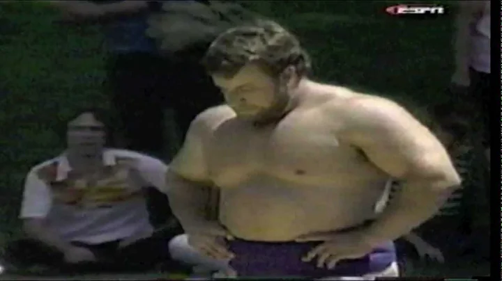 Huge Powerlifters Sumo Wrestling - Ernie Hackett v...