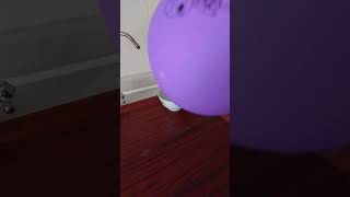 ELEKTRİK YÜKLÜ BALON İLE SUYUN YÖNÜNÜ DEĞİŞTİRDİK. EĞLENCELİ BİR DENEY