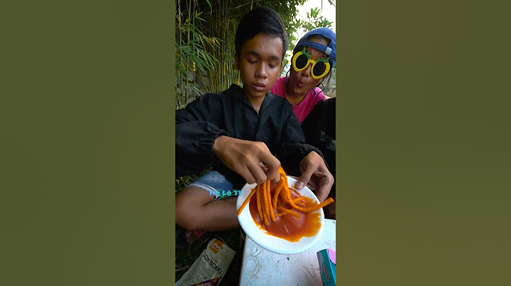 Ăn Kẹo Ống Chích Socola và Đồ Ăn Vặt Siêu Cay chấm Tương Ớt / Funny Video Eat Food
