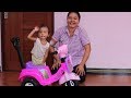 Shanti Belajar Sepeda Anak Bayi Roda Tiga kok Malah Joget hehehe lucu sekali - Baby playing tricycle