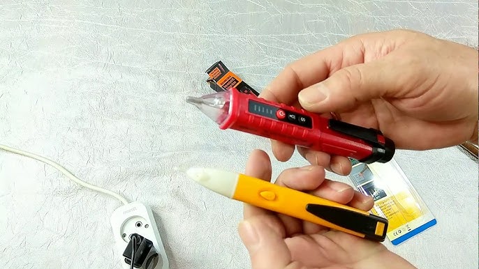 TOTAL TOOLS AC Voltage Detector - YouTube