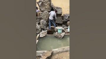 Dựng chiếc thác cao 2m áp tường cho hồ cá koi, riêng đá hơn 20 tấn #vicakoi #hocakoi #shorts #short