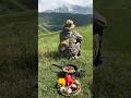 Готовим вкусный стейк и картошку по-деревенски с видом на горы 🥩🥔🏔️#hiking #mountains