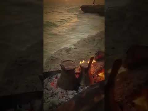 عشاق احمد كامل والقهوة والبحر في فيديو واحد