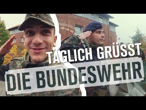 Video: Militärischer Gruß oder welche Hand grüßt