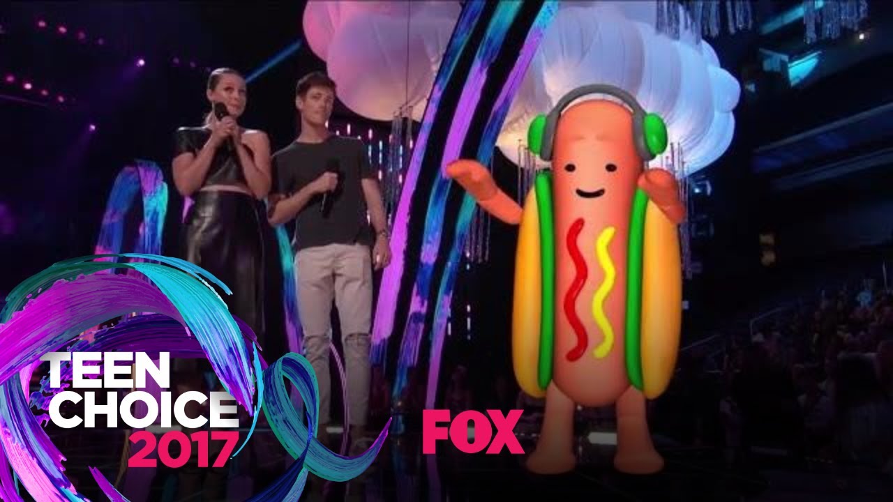 can am The Dancing Hotdog Takes The Stage | TEEN CHOICE