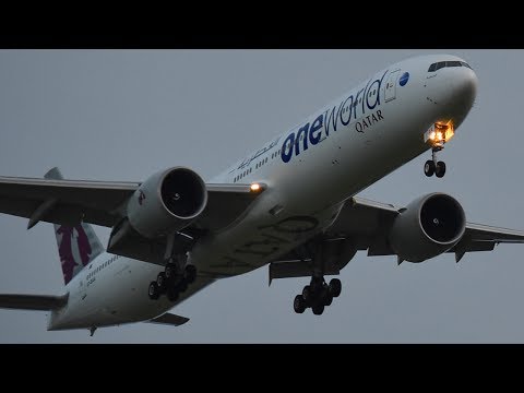 ONEWORLD Qatar Airways 777 EVENING Touchdown at Melbourne Airport