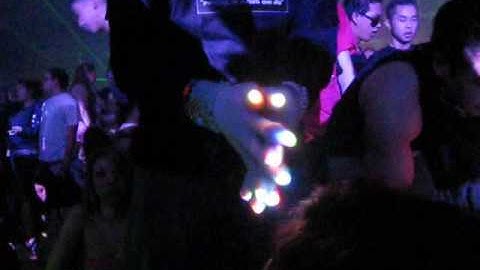 Liquidemotions.com Teardrop light show at How Sweet It Is 2009