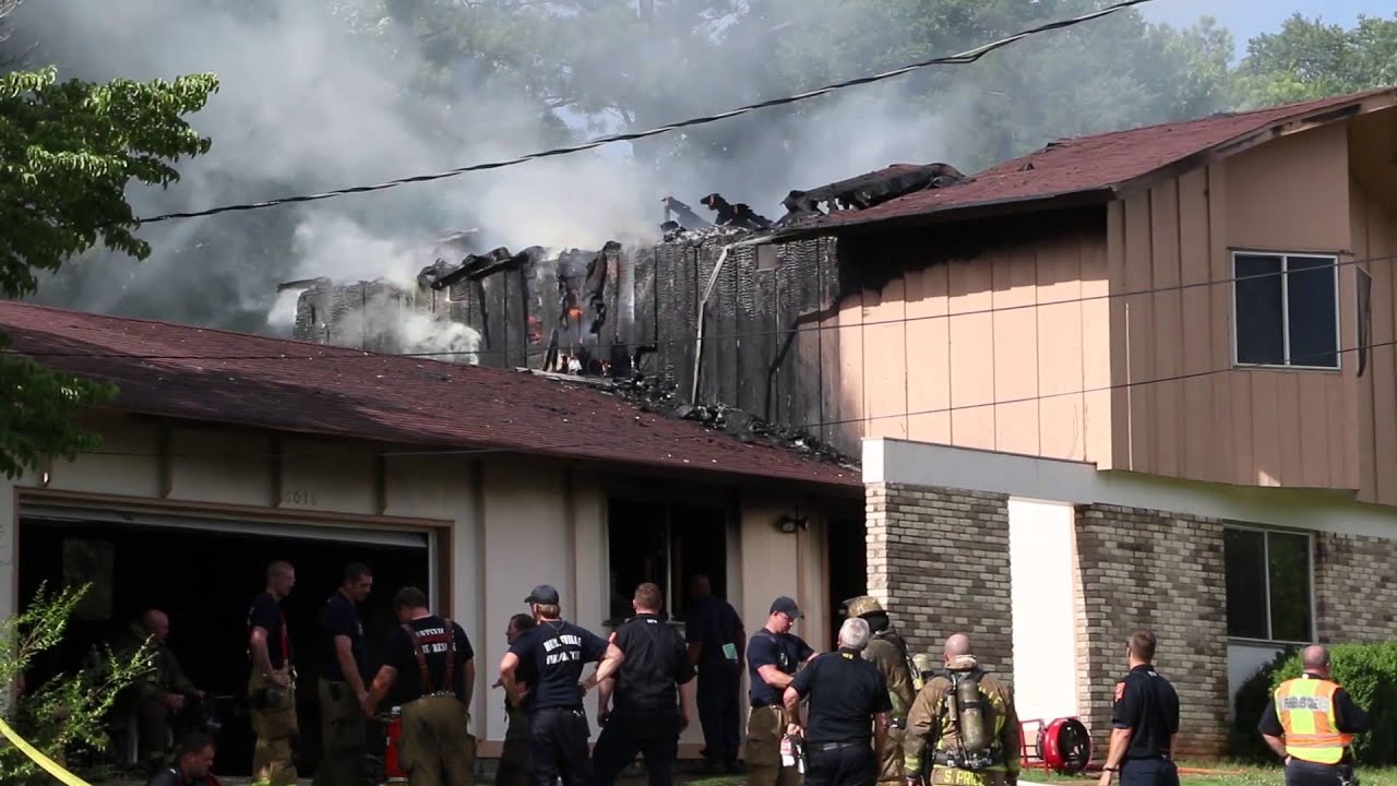 House catches fire in north Huntsville - YouTube