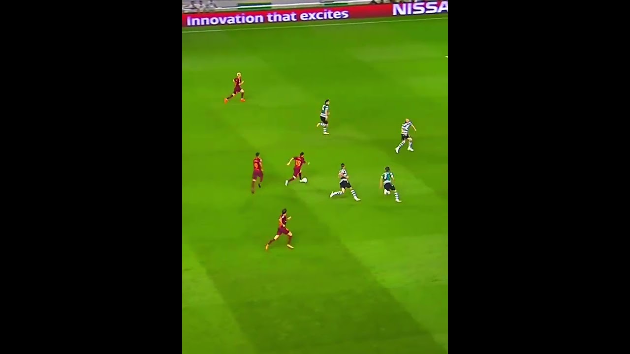 Messi nutmegs 😍