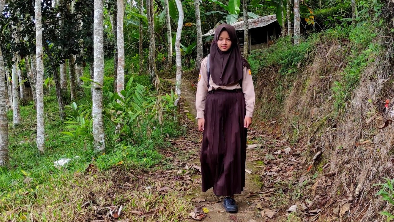 KISAH PILU..TAK DISANGKA JUMPA SEORANG GADIS TANPA AYAH HIDUP SEDERHANA DI PEDESAAN JAWA BARAT 