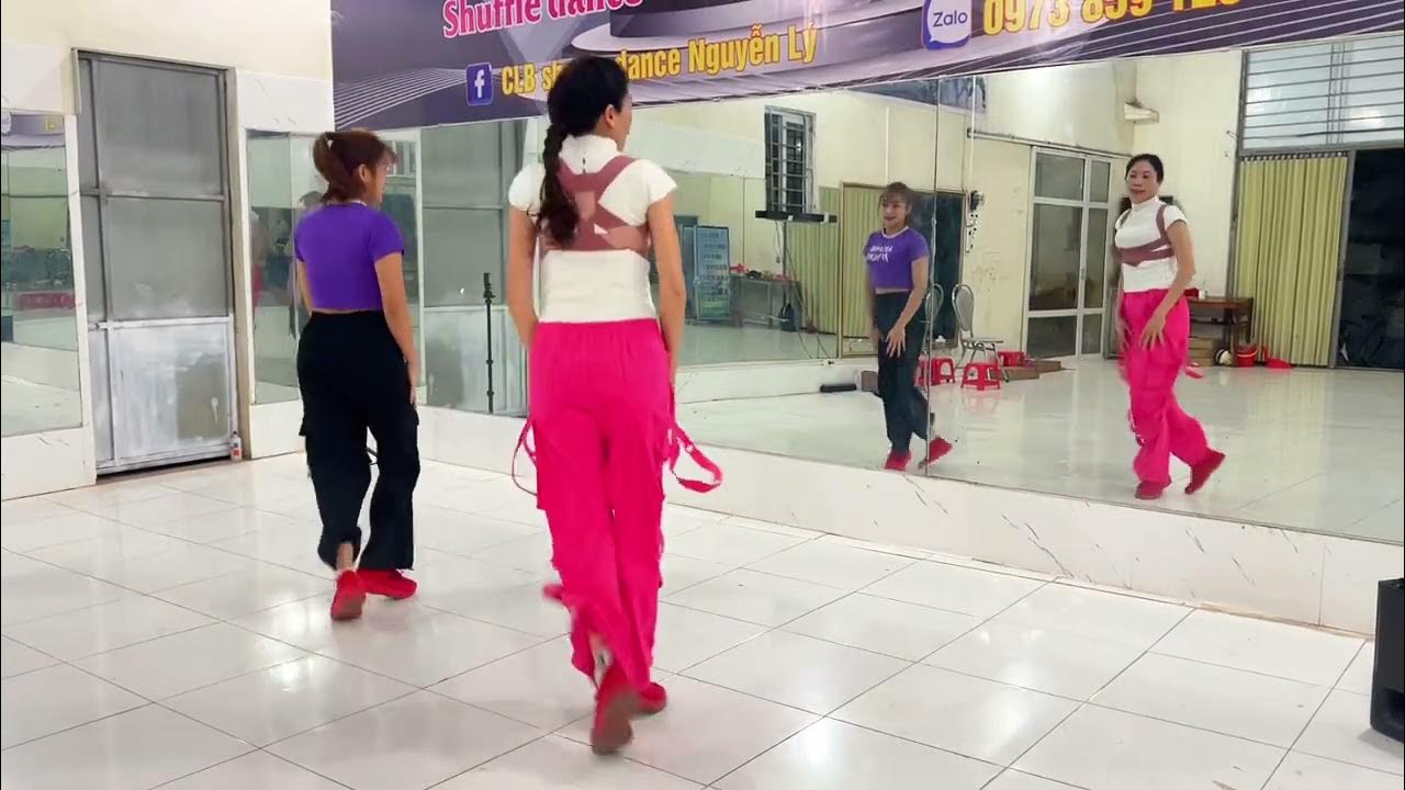 Олар сүтті кискаға құйып жіберді Үй иесімен кеште жыныстық қатынас