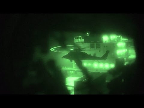 Video Il momento in cui la Marina Usa apre il fuoco e sequestra una nave cargo battente bandiera iraniana