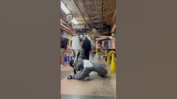 【Look behind!!】【Japanese most viral performer】Robomon ロボモン