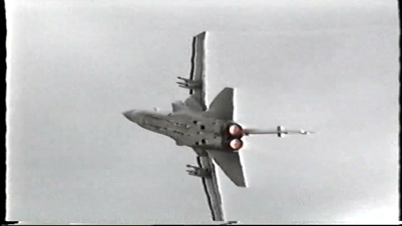 Biggin Hill B.O.B. air-show (2000).