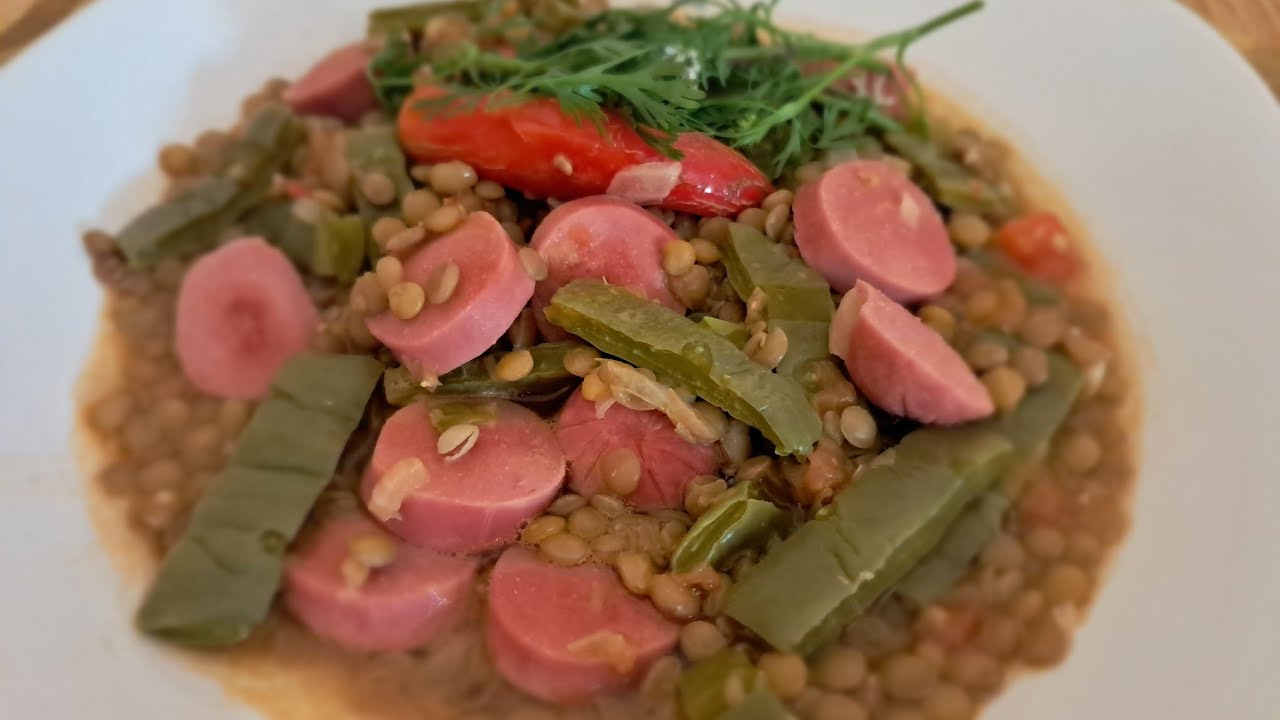 Lentejas con salchicha y nopal