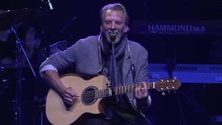 Miniatura del video "Kenny Loggins - House at Pooh Corner (Live From Fallsview)"