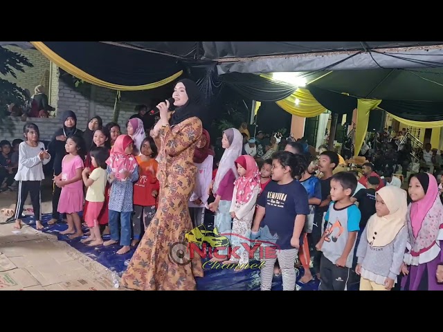 Rosalinda Ajak Adik2 Utk Sama2 Menari & Menyanyi Lagu Jeling Mari Di Dikir Barat Raikan Cinta Keruak class=
