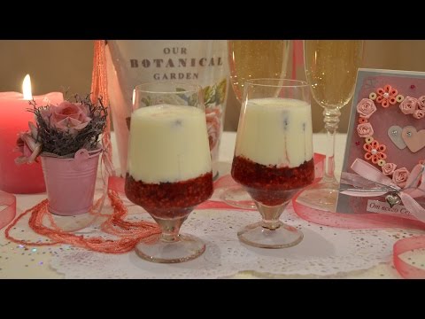 Видео рецепт Малиновый десерт со сливочным кремом
