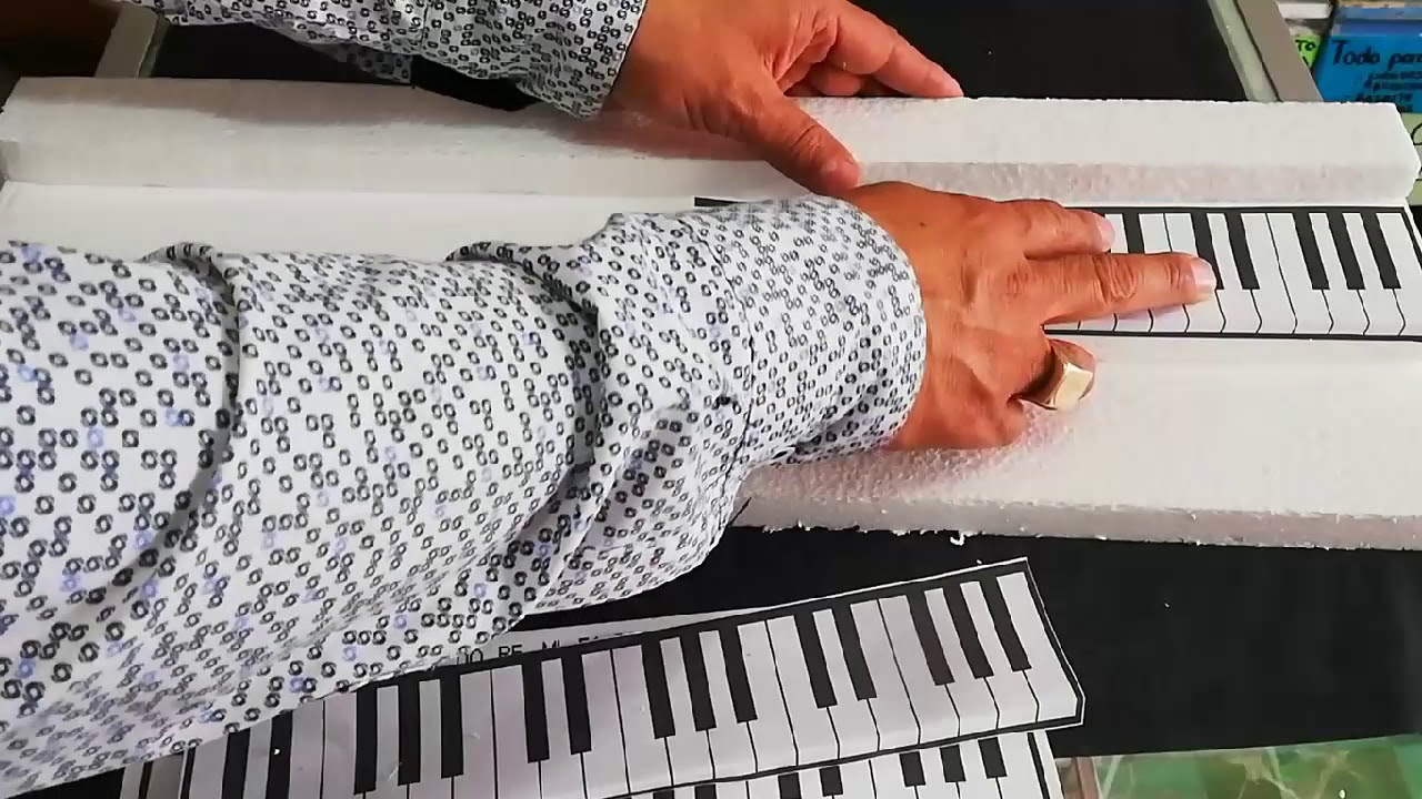 maqueta de un teclado o piano - YouTube