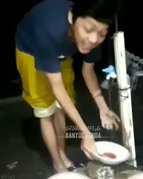VIRAL SANTRI MARAH MARAH KARENA DI SURUH NYUCI PIRING 😂😂